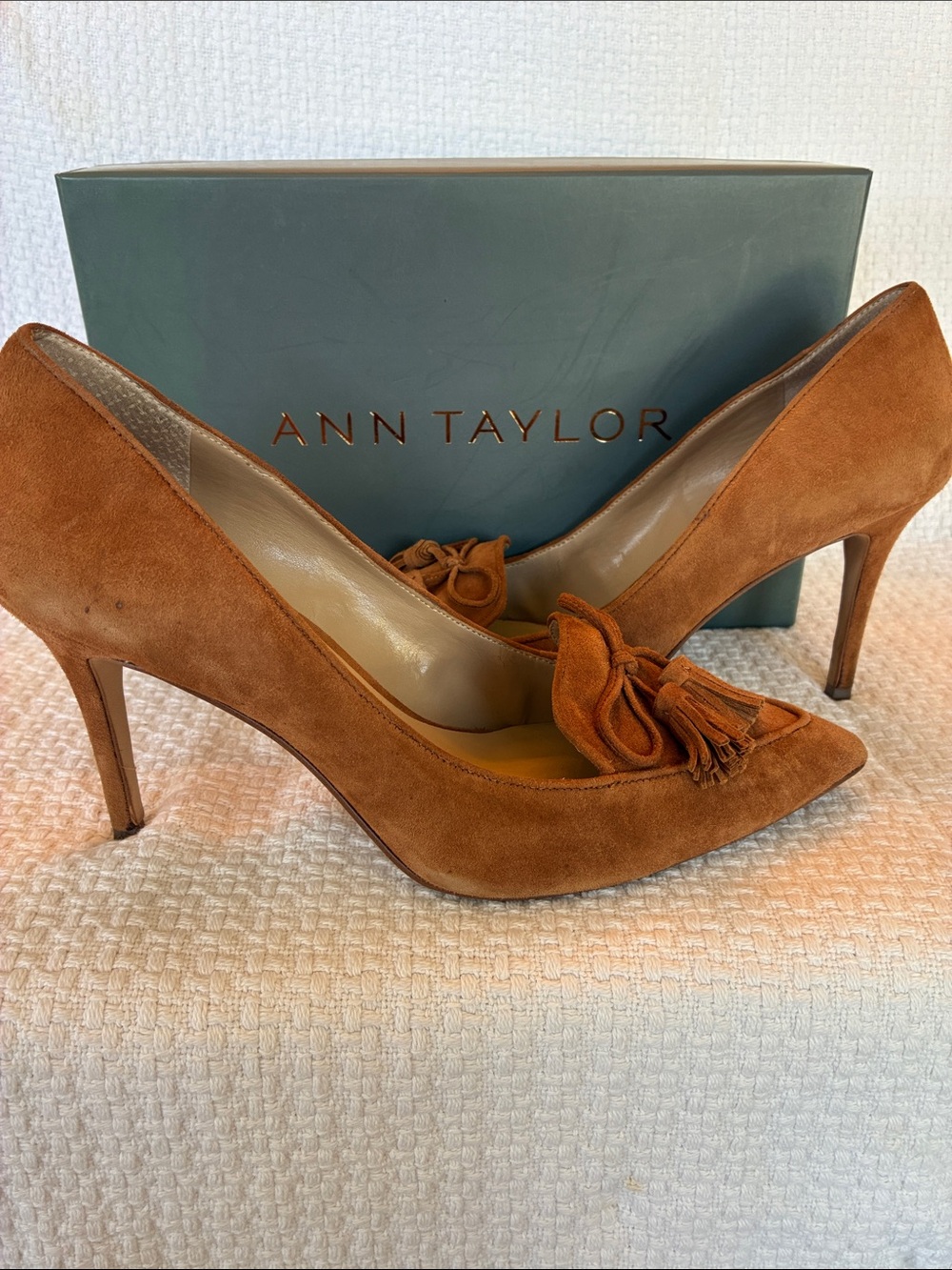 Ann Taylor Aiden Suede Tassel Pumps in brown toffee - box included